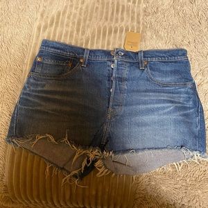 NWT Levi’s Cut Off Shorts